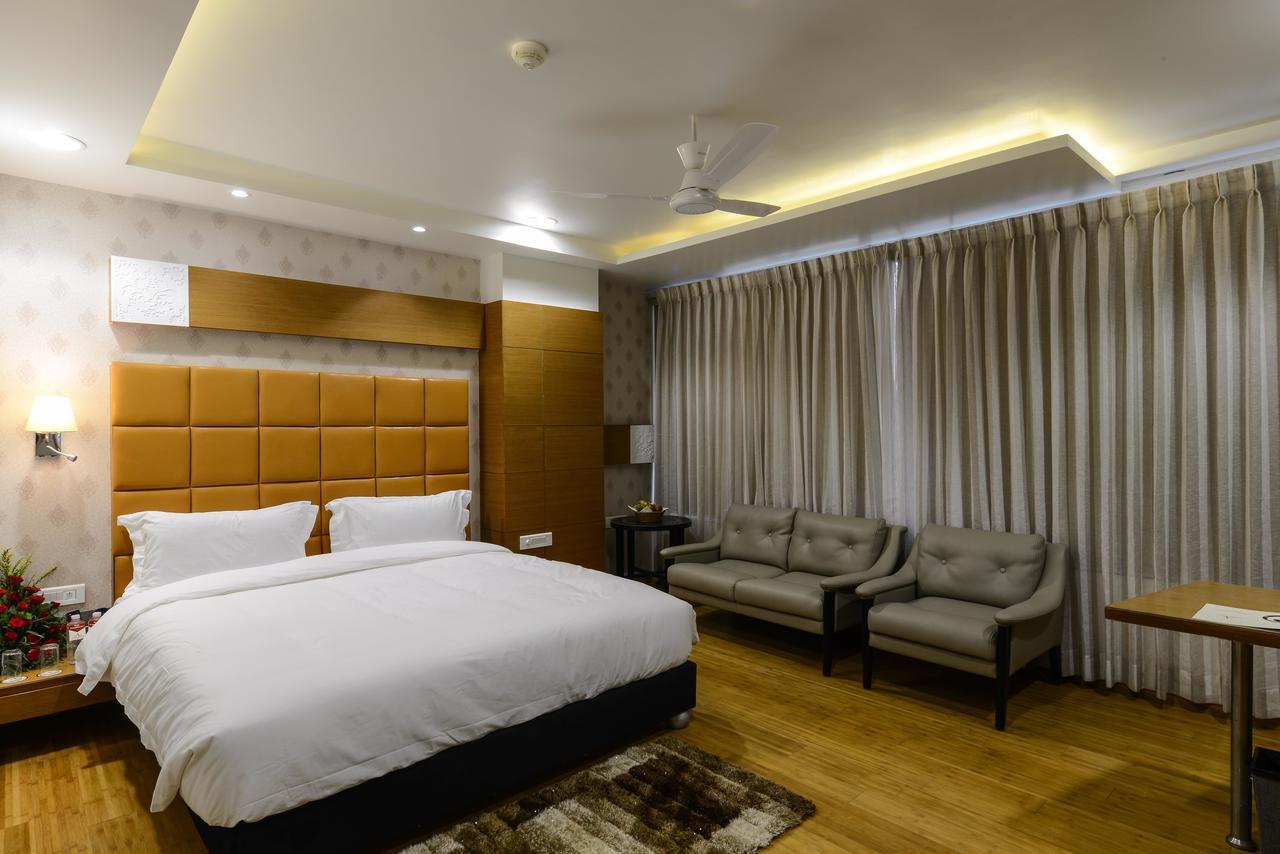 Hotel Atishay Bhopal Bagian luar foto