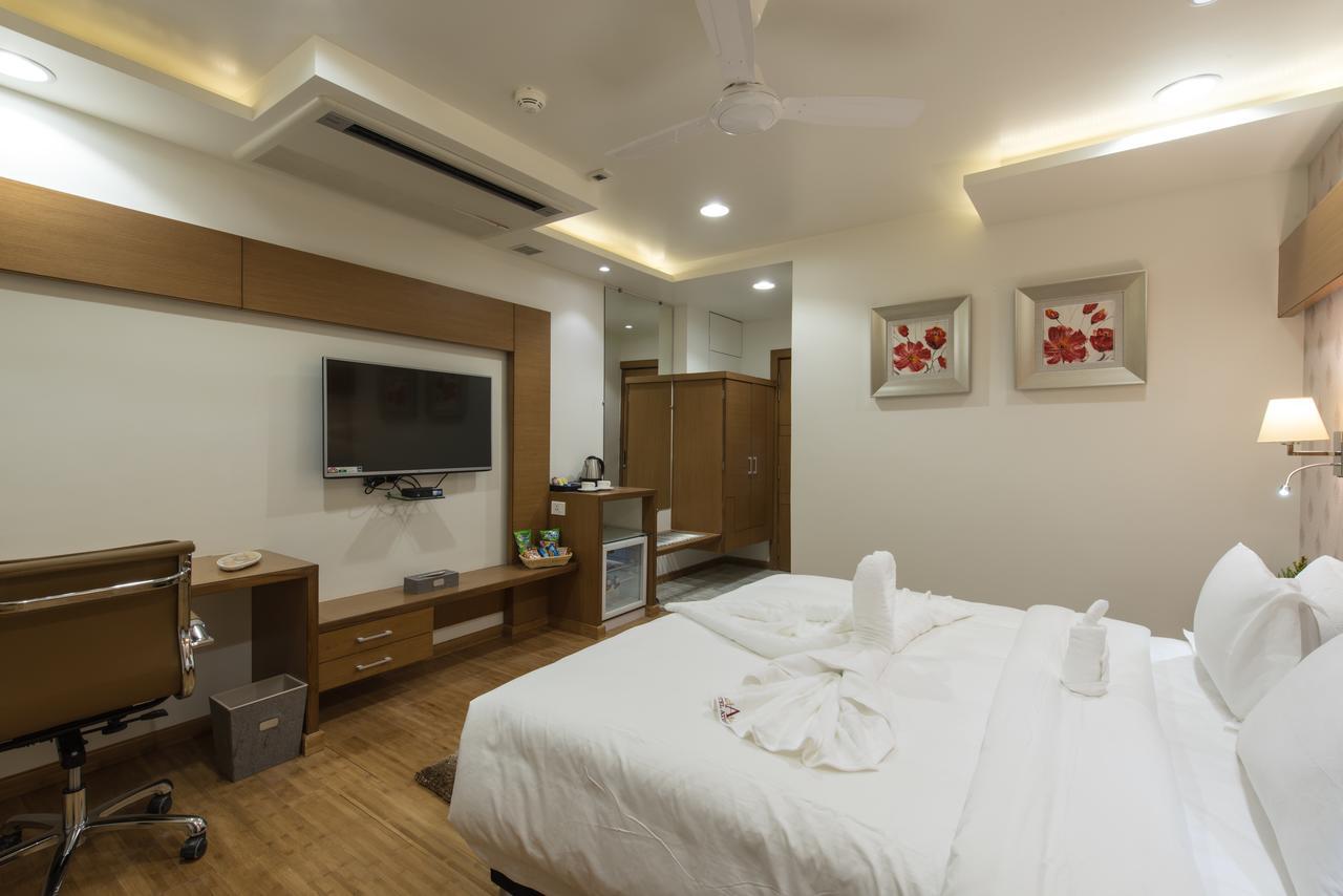 Hotel Atishay Bhopal Bagian luar foto