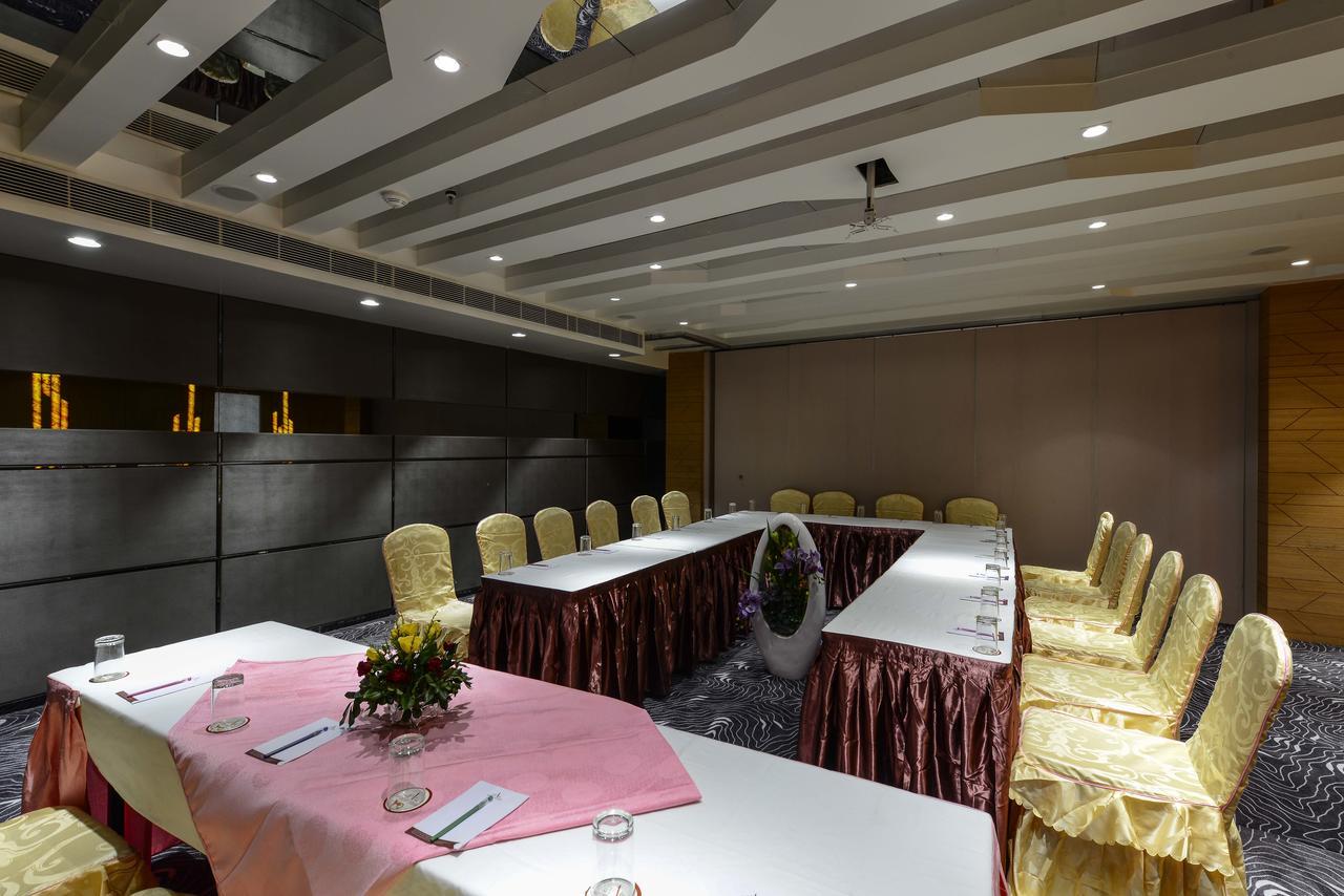 Hotel Atishay Bhopal Bagian luar foto