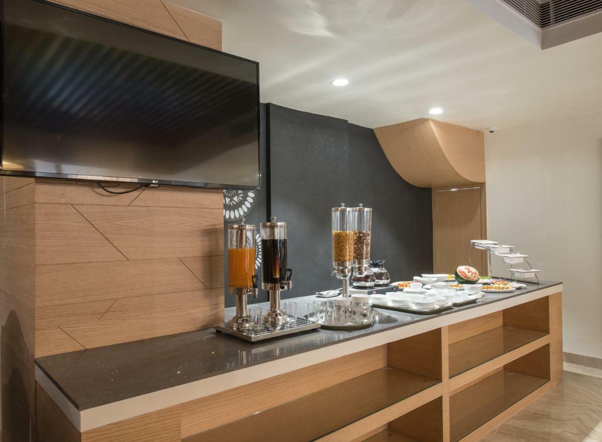 Hotel Atishay Bhopal Bagian luar foto