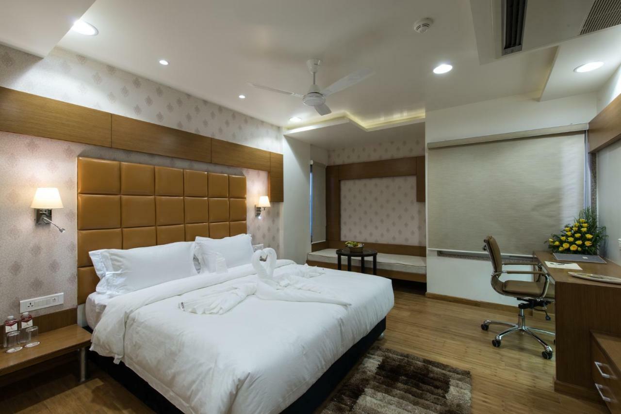 Hotel Atishay Bhopal Bagian luar foto
