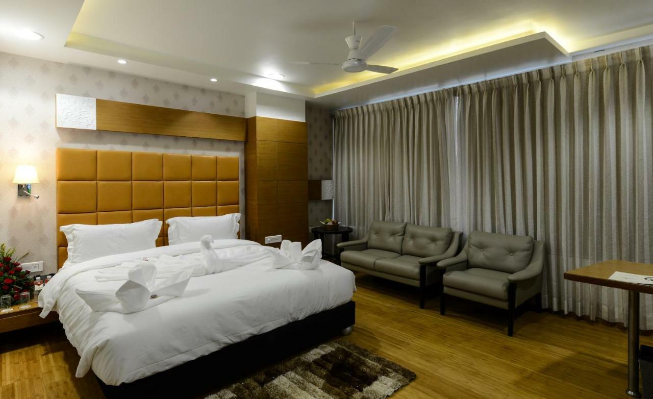 Hotel Atishay Bhopal Bagian luar foto